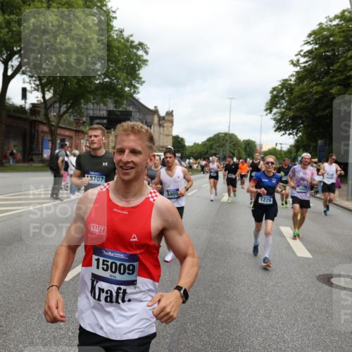 29.06.2025 - hella hamburg halbmarathon Yannick Fuchs http://msf.ph/oto/8158296 29.06.2025 10:58:55 20KM 1062, 1186, 1229, 1842, 2136, 2698, 3572, 3663, 3746, 4945, 5354, 5365, 6907, 6908, 7081, 7271, 7717, 8405, 9986, 10067, 10402, 10824, 10962, 11556, 12177, 12211, 12212, 12475, 12781, 12843, 13210, 13793, 14022, 14465, 15009, 16344, 16367, 16605, 16770, 16911, 17140, 17763, 17895, 18196, 18520, 18575, 18577, 18707, 18768 meine-sportfotos.de