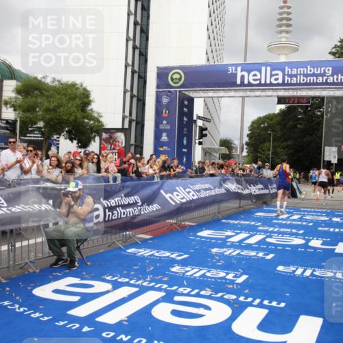 29.06.2025 - hella hamburg halbmarathon Michael Strokosch http://msf.ph/oto/8158313 29.06.2025 10:23:50 Ziel 5301, 6699, 9151, 9447, 10780 meine-sportfotos.de