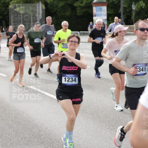 29.06.2025 - hella hamburg halbmarathon Jannik Wohlers http://msf.ph/oto/8158314 29.06.2025 10:18:07 Lombardsbrücke 1234, 1820, 2335, 2703, 3202, 3529, 4123, 4383, 4802, 5909, 5910, 6332, 6533, 7160, 7454, 8341, 8665, 9222, 9276, 9505, 9586, 9658, 9748, 9834, 10172, 10502, 10659, 10687, 10856, 11020, 12541, 12548, 12552, 12703, 12847, 13193, 13341, 13370, 13933, 14023, 14332, 14627, 14760, 14770, 14967, 15138, 15208, 15393, 15436, 15749, 16209, 16451, 16828, 16833, 17048, 17283, 17876, 18697, 18807, 18825 meine-sportfotos.de