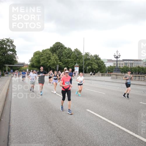 29.06.2025 - hella hamburg halbmarathon Jannik Wohlers http://msf.ph/oto/8158319 29.06.2025 10:54:27 Lombardsbrücke 1198, 2084, 2566, 2632, 3002, 4191, 4192, 5392, 5500, 5727, 5882, 6839, 6982, 8012, 8186, 9521, 9596, 10109, 10331, 10471, 10686, 11033, 11226, 11287, 12240, 12268, 12270, 13272, 13283, 13944, 13945, 13979, 13980, 14752, 15029, 15271, 15553, 16019, 16443, 16637, 18168, 18372, 19111 meine-sportfotos.de