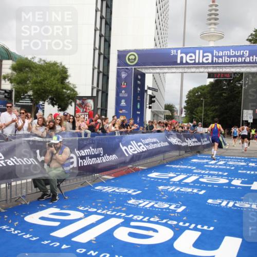 29.06.2025 - hella hamburg halbmarathon Michael Strokosch http://msf.ph/oto/8158320 29.06.2025 10:23:50 Ziel 5301, 6699, 9151, 9447, 10780 meine-sportfotos.de