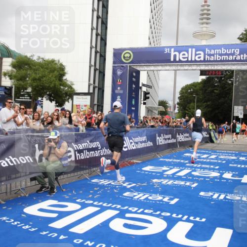 29.06.2025 - hella hamburg halbmarathon Michael Strokosch http://msf.ph/oto/8158385 29.06.2025 10:23:59 Ziel 7963, 11194, 12360, 13440 meine-sportfotos.de