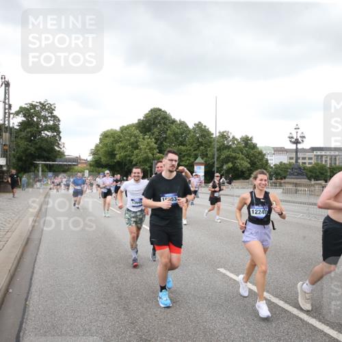 29.06.2025 - hella hamburg halbmarathon Jannik Wohlers http://msf.ph/oto/8158386 29.06.2025 10:54:30 Lombardsbrücke 1198, 2566, 2632, 3002, 4191, 4192, 5392, 5500, 5727, 5882, 6839, 6982, 8012, 8186, 9521, 9596, 10109, 10331, 10686, 11226, 11287, 11788, 11908, 12240, 12268, 12270, 13283, 13944, 13945, 13979, 13980, 14752, 15271, 15553, 16432, 16433, 16443, 16637, 16664, 16665, 18168, 18372, 19111 meine-sportfotos.de
