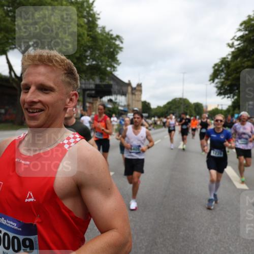 29.06.2025 - hella hamburg halbmarathon Yannick Fuchs http://msf.ph/oto/8158399 29.06.2025 10:58:55 20KM 1062, 1186, 1229, 1842, 2136, 2698, 3572, 3663, 3746, 4945, 5354, 5365, 6907, 6908, 7081, 7271, 7717, 8405, 9986, 10067, 10402, 10824, 10962, 11556, 12177, 12211, 12212, 12475, 12781, 12843, 13210, 13793, 14022, 14465, 15009, 16344, 16367, 16605, 16770, 16911, 17140, 17763, 17895, 18196, 18520, 18575, 18577, 18707, 18768 meine-sportfotos.de