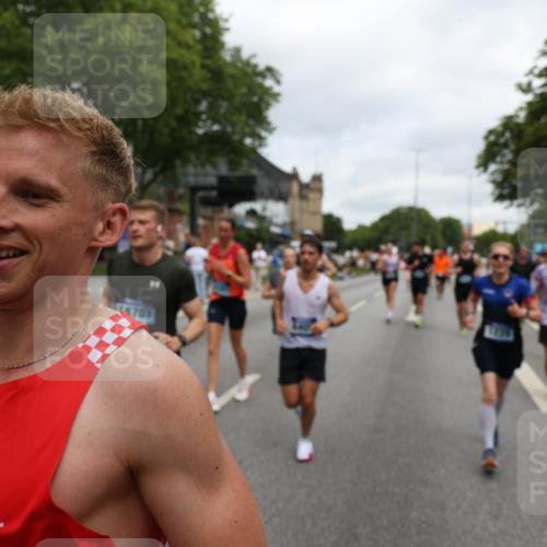 29.06.2025 - hella hamburg halbmarathon Yannick Fuchs http://msf.ph/oto/8158419 29.06.2025 10:58:55 20KM 1062, 1186, 1229, 1842, 2136, 2698, 3572, 3663, 3746, 4945, 5354, 5365, 6907, 6908, 7081, 7271, 7717, 8405, 9986, 10067, 10402, 10824, 10962, 11556, 12177, 12211, 12212, 12475, 12781, 12843, 13210, 13793, 14022, 14465, 15009, 16344, 16367, 16605, 16770, 16911, 17140, 17763, 17895, 18196, 18520, 18575, 18577, 18707, 18768 meine-sportfotos.de