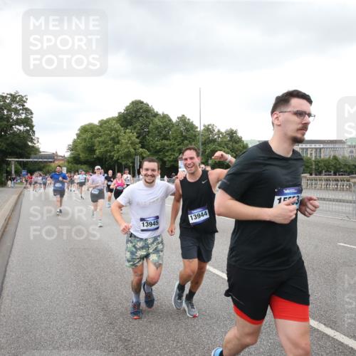 29.06.2025 - hella hamburg halbmarathon Jannik Wohlers http://msf.ph/oto/8158428 29.06.2025 10:54:31 Lombardsbrücke 1198, 2566, 2632, 3002, 4191, 4192, 5392, 5500, 5727, 5882, 6839, 6982, 7238, 8012, 8186, 9521, 9596, 10109, 10331, 10686, 11226, 11287, 11788, 11908, 12240, 12268, 12270, 13283, 13548, 13944, 13945, 13979, 13980, 14752, 15271, 15553, 16432, 16433, 16443, 16637, 16664, 16665, 18168, 18372 meine-sportfotos.de