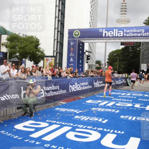29.06.2025 - hella hamburg halbmarathon Michael Strokosch http://msf.ph/oto/8158434 29.06.2025 10:24:03 Ziel 11194, 13440, 14753 meine-sportfotos.de