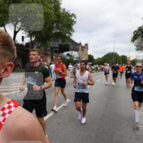 29.06.2025 - hella hamburg halbmarathon Yannick Fuchs http://msf.ph/oto/8158442 29.06.2025 10:58:55 20KM 1062, 1186, 1229, 1842, 2136, 2698, 3572, 3663, 3746, 4945, 5354, 5365, 6907, 6908, 7081, 7271, 7717, 8405, 9986, 10067, 10402, 10824, 10962, 11556, 12177, 12211, 12212, 12475, 12781, 12843, 13210, 13793, 14022, 14465, 15009, 16344, 16367, 16605, 16770, 16911, 17140, 17763, 17895, 18196, 18520, 18575, 18577, 18707, 18768 meine-sportfotos.de
