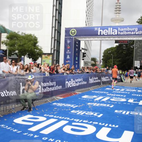 29.06.2025 - hella hamburg halbmarathon Michael Strokosch http://msf.ph/oto/8158448 29.06.2025 10:24:04 Ziel 11194, 13440, 14753 meine-sportfotos.de