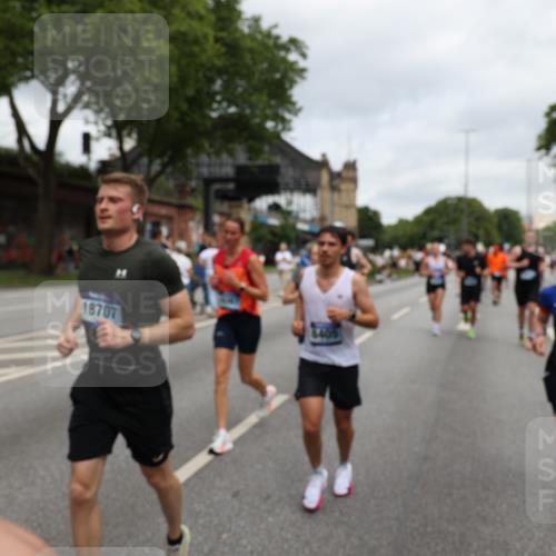 29.06.2025 - hella hamburg halbmarathon Yannick Fuchs http://msf.ph/oto/8158464 29.06.2025 10:58:55 20KM 1062, 1186, 1229, 1842, 2136, 2698, 3572, 3663, 3746, 4945, 5354, 5365, 6907, 6908, 7081, 7271, 7717, 8405, 9986, 10067, 10402, 10824, 10962, 11556, 12177, 12211, 12212, 12475, 12781, 12843, 13210, 13793, 14022, 14465, 15009, 16344, 16367, 16605, 16770, 16911, 17140, 17763, 17895, 18196, 18520, 18575, 18577, 18707, 18768 meine-sportfotos.de