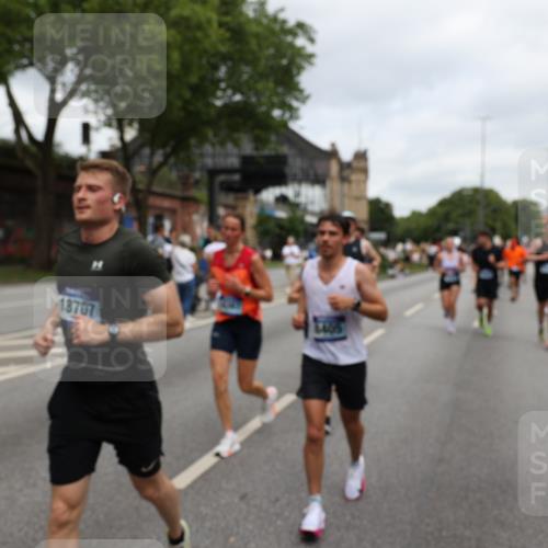 29.06.2025 - hella hamburg halbmarathon Yannick Fuchs http://msf.ph/oto/8158480 29.06.2025 10:58:55 20KM 1062, 1186, 1229, 1842, 2136, 2698, 3572, 3663, 3746, 4945, 5354, 5365, 6907, 6908, 7081, 7271, 7717, 8405, 9986, 10067, 10402, 10824, 10962, 11556, 12177, 12211, 12212, 12475, 12781, 12843, 13210, 13793, 14022, 14465, 15009, 16344, 16367, 16605, 16770, 16911, 17140, 17763, 17895, 18196, 18520, 18575, 18577, 18707, 18768 meine-sportfotos.de