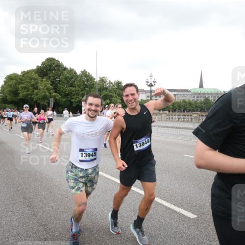 29.06.2025 - hella hamburg halbmarathon Jannik Wohlers http://msf.ph/oto/8158487 29.06.2025 10:54:31 Lombardsbrücke 1198, 2566, 2632, 3002, 4191, 4192, 5392, 5500, 5727, 5882, 6839, 6982, 7238, 8012, 8186, 9521, 9596, 10109, 10331, 10686, 11226, 11287, 11788, 11908, 12240, 12268, 12270, 13283, 13548, 13944, 13945, 13979, 13980, 14752, 15271, 15553, 16432, 16433, 16443, 16637, 16664, 16665, 18168, 18372 meine-sportfotos.de