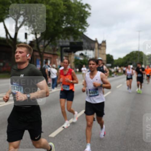 29.06.2025 - hella hamburg halbmarathon Yannick Fuchs http://msf.ph/oto/8158501 29.06.2025 10:58:55 20KM 1062, 1186, 1229, 1842, 2136, 2698, 3572, 3663, 3746, 4945, 5354, 5365, 6907, 6908, 7081, 7271, 7717, 8405, 9986, 10067, 10402, 10824, 10962, 11556, 12177, 12211, 12212, 12475, 12781, 12843, 13210, 13793, 14022, 14465, 15009, 16344, 16367, 16605, 16770, 16911, 17140, 17763, 17895, 18196, 18520, 18575, 18577, 18707, 18768 meine-sportfotos.de