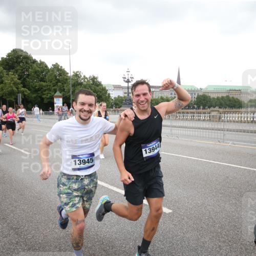 29.06.2025 - hella hamburg halbmarathon Jannik Wohlers http://msf.ph/oto/8158504 29.06.2025 10:54:31 Lombardsbrücke 1198, 2566, 2632, 3002, 4191, 4192, 5392, 5500, 5727, 5882, 6839, 6982, 7238, 8012, 8186, 9521, 9596, 10109, 10331, 10686, 11226, 11287, 11788, 11908, 12240, 12268, 12270, 13283, 13548, 13944, 13945, 13979, 13980, 14752, 15271, 15553, 16432, 16433, 16443, 16637, 16664, 16665, 18168, 18372 meine-sportfotos.de