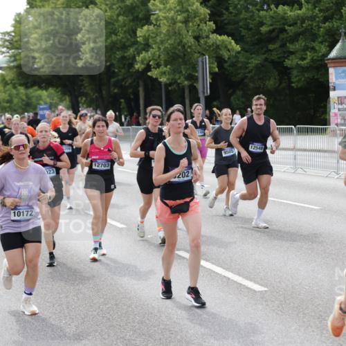 29.06.2025 - hella hamburg halbmarathon Jannik Wohlers http://msf.ph/oto/8158512 29.06.2025 10:18:09 Lombardsbrücke 1234, 1820, 2703, 3202, 3529, 4123, 4383, 4802, 5049, 5909, 5910, 6332, 6533, 7160, 7214, 7454, 8341, 8665, 9222, 9276, 9505, 9586, 9658, 9748, 10172, 10502, 10659, 10687, 10856, 11020, 12541, 12548, 12552, 12703, 12847, 13193, 13341, 13370, 13933, 14023, 14247, 14332, 14627, 14760, 14770, 14967, 15138, 15208, 15393, 15436, 15749, 16209, 16451, 16828, 16833, 17048, 17283, 18246, 18697, 18807, 18825 meine-sportfotos.de