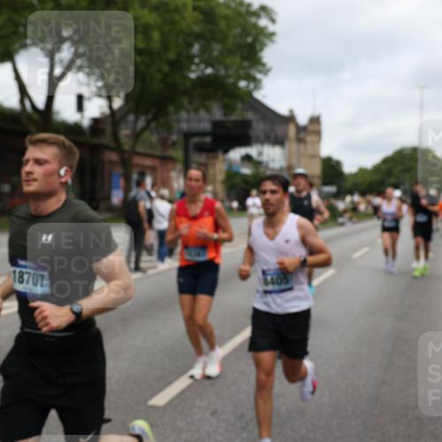 29.06.2025 - hella hamburg halbmarathon Yannick Fuchs http://msf.ph/oto/8158521 29.06.2025 10:58:55 20KM 1062, 1186, 1229, 1842, 2136, 2698, 3572, 3663, 3746, 4945, 5354, 5365, 6907, 6908, 7081, 7271, 7717, 8405, 9986, 10067, 10402, 10824, 10962, 11556, 12177, 12211, 12212, 12475, 12781, 12843, 13210, 13793, 14022, 14465, 15009, 16344, 16367, 16605, 16770, 16911, 17140, 17763, 17895, 18196, 18520, 18575, 18577, 18707, 18768 meine-sportfotos.de