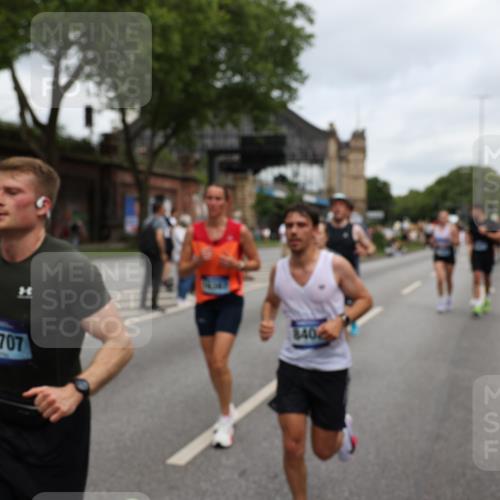 29.06.2025 - hella hamburg halbmarathon Yannick Fuchs http://msf.ph/oto/8158536 29.06.2025 10:58:55 20KM 1062, 1186, 1229, 1842, 2136, 2698, 3572, 3663, 3746, 4945, 5354, 5365, 6907, 6908, 7081, 7271, 7717, 8405, 9986, 10067, 10402, 10824, 10962, 11556, 12177, 12211, 12212, 12475, 12781, 12843, 13210, 13793, 14022, 14465, 15009, 16344, 16367, 16605, 16770, 16911, 17140, 17763, 17895, 18196, 18520, 18575, 18577, 18707, 18768 meine-sportfotos.de