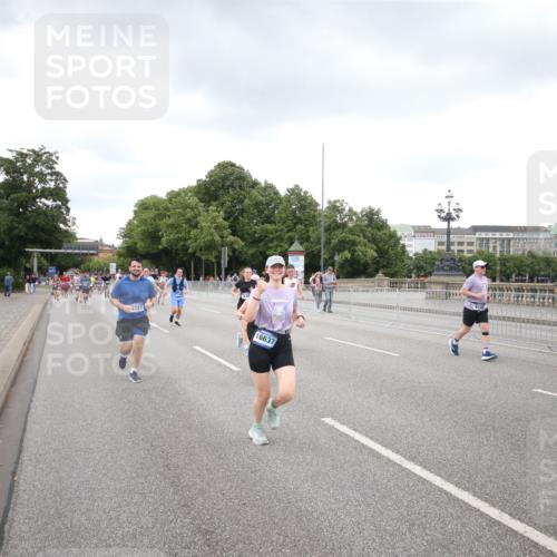 29.06.2025 - hella hamburg halbmarathon Jannik Wohlers http://msf.ph/oto/8158575 29.06.2025 10:54:33 Lombardsbrücke 2566, 2632, 3002, 3274, 4191, 4192, 5392, 5500, 5727, 5882, 6839, 7238, 8012, 8186, 9596, 10109, 10686, 11226, 11788, 11908, 12147, 12148, 12240, 13283, 13548, 13944, 13945, 13979, 13980, 14752, 15271, 15553, 16057, 16432, 16433, 16443, 16637, 16664, 16665, 17090, 18168, 18372 meine-sportfotos.de