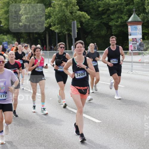 29.06.2025 - hella hamburg halbmarathon Jannik Wohlers http://msf.ph/oto/8158591 29.06.2025 10:18:09 Lombardsbrücke 1234, 1820, 2703, 3202, 3529, 4123, 4383, 4802, 5049, 5909, 5910, 6332, 6533, 7160, 7214, 7454, 8341, 8665, 9222, 9276, 9505, 9586, 9658, 9748, 10172, 10502, 10659, 10687, 10856, 11020, 12541, 12548, 12552, 12703, 12847, 13193, 13341, 13370, 13933, 14023, 14247, 14332, 14627, 14760, 14770, 14967, 15138, 15208, 15393, 15436, 15749, 16209, 16451, 16828, 16833, 17048, 17283, 18246, 18697, 18807, 18825 meine-sportfotos.de