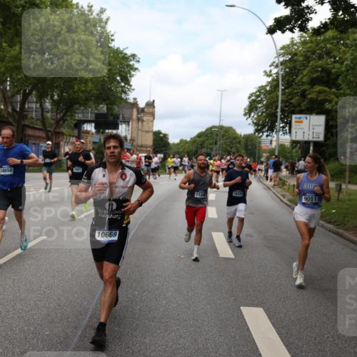 29.06.2025 - hella hamburg halbmarathon Yannick Fuchs http://msf.ph/oto/8158604 29.06.2025 10:38:37 20KM 1057, 1220, 1391, 1415, 1558, 1782, 1902, 1941, 2365, 2402, 2816, 3004, 3021, 3305, 3907, 4310, 4425, 4981, 4991, 4999, 5231, 5275, 5476, 5624, 5884, 6490, 6705, 6903, 6991, 7005, 7191, 7322, 8063, 8722, 9081, 9159, 9374, 9444, 9633, 10193, 10596, 10669, 10930, 11346, 11469, 12159, 12554, 12711, 12966, 13123, 13421, 13996, 14667, 14798, 14816, 15185, 15225, 15233, 15280, 15512, 15862, 16062, 16224, 16316, 16506, 16547, 16893, 17251, 17729, 17748, 18806 meine-sportfotos.de