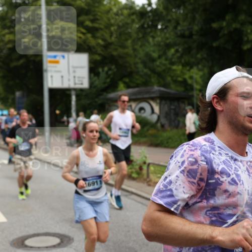 29.06.2025 - hella hamburg halbmarathon Yannick Fuchs http://msf.ph/oto/8158662 29.06.2025 10:58:57 20KM 1062, 1186, 1229, 1842, 1863, 2136, 2698, 3572, 3663, 3746, 4945, 5354, 5365, 6590, 6907, 6908, 7081, 7271, 7717, 8405, 9986, 10067, 10402, 10824, 10962, 11027, 11556, 12177, 12211, 12212, 12473, 12475, 12781, 13210, 13793, 14022, 14465, 15009, 16344, 16367, 16605, 16770, 16911, 17140, 17763, 17895, 18196, 18520, 18575, 18577, 18707, 18768 meine-sportfotos.de