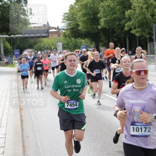 29.06.2025 - hella hamburg halbmarathon Jannik Wohlers http://msf.ph/oto/8158671 29.06.2025 10:18:11 Lombardsbrücke 1234, 1820, 2703, 3202, 3529, 4123, 4383, 4802, 5049, 5910, 6332, 6533, 7160, 7214, 7454, 8341, 8665, 9222, 9276, 9505, 9586, 9658, 9748, 10172, 10502, 10659, 10687, 10856, 11020, 12541, 12548, 12552, 12703, 12847, 13193, 13341, 13933, 14023, 14247, 14332, 14627, 14760, 14770, 14967, 15138, 15208, 15393, 15402, 15436, 15749, 16209, 16451, 16828, 17048, 17283, 17567, 18246, 18336, 18456, 18697, 18807, 18825 meine-sportfotos.de