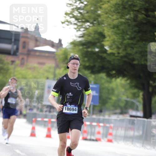 29.06.2025 - hella hamburg halbmarathon Jannik Wohlers http://msf.ph/oto/8158692 29.06.2025 09:38:55 Lombardsbrücke 4524, 14188, 16529, 18694, 19072 meine-sportfotos.de