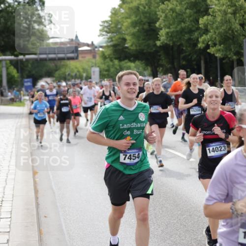 29.06.2025 - hella hamburg halbmarathon Jannik Wohlers http://msf.ph/oto/8158696 29.06.2025 10:18:11 Lombardsbrücke 1234, 1820, 2703, 3202, 3529, 4123, 4383, 4802, 5049, 5910, 6332, 6533, 7160, 7214, 7454, 8341, 8665, 9222, 9276, 9505, 9586, 9658, 9748, 10172, 10502, 10659, 10687, 10856, 11020, 12541, 12548, 12552, 12703, 12847, 13193, 13341, 13933, 14023, 14247, 14332, 14627, 14760, 14770, 14967, 15138, 15208, 15393, 15402, 15436, 15749, 16209, 16451, 16828, 17048, 17283, 17567, 18246, 18336, 18456, 18697, 18807, 18825 meine-sportfotos.de