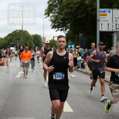 29.06.2025 - hella hamburg halbmarathon Yannick Fuchs http://msf.ph/oto/8158711 29.06.2025 10:58:58 20KM 1062, 1186, 1229, 1842, 1863, 2136, 2698, 3328, 3572, 3663, 3746, 4945, 5354, 5365, 6489, 6590, 6907, 6908, 7271, 7717, 8405, 9986, 10067, 10402, 10824, 10962, 11027, 11556, 12177, 12211, 12212, 12473, 12475, 12781, 13210, 13793, 14022, 14465, 15009, 16344, 16367, 16605, 16770, 16911, 17140, 17441, 17763, 17895, 18196, 18324, 18575, 18577, 18707, 18768 meine-sportfotos.de