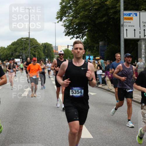 29.06.2025 - hella hamburg halbmarathon Yannick Fuchs http://msf.ph/oto/8158718 29.06.2025 10:58:58 20KM 1062, 1186, 1229, 1842, 1863, 2136, 2698, 3328, 3572, 3663, 3746, 4945, 5354, 5365, 6489, 6590, 6907, 6908, 7271, 7717, 8405, 9986, 10067, 10402, 10824, 10962, 11027, 11556, 12177, 12211, 12212, 12473, 12475, 12781, 13210, 13793, 14022, 14465, 15009, 16344, 16367, 16605, 16770, 16911, 17140, 17441, 17763, 17895, 18196, 18324, 18575, 18577, 18707, 18768 meine-sportfotos.de