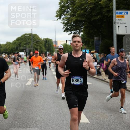 29.06.2025 - hella hamburg halbmarathon Yannick Fuchs http://msf.ph/oto/8158730 29.06.2025 10:58:58 20KM 1062, 1186, 1229, 1842, 1863, 2136, 2698, 3328, 3572, 3663, 3746, 4945, 5354, 5365, 6489, 6590, 6907, 6908, 7271, 7717, 8405, 9986, 10067, 10402, 10824, 10962, 11027, 11556, 12177, 12211, 12212, 12473, 12475, 12781, 13210, 13793, 14022, 14465, 15009, 16344, 16367, 16605, 16770, 16911, 17140, 17441, 17763, 17895, 18196, 18324, 18575, 18577, 18707, 18768 meine-sportfotos.de