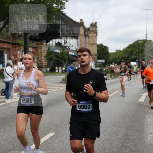 29.06.2025 - hella hamburg halbmarathon Yannick Fuchs http://msf.ph/oto/8158739 29.06.2025 10:58:58 20KM 1062, 1186, 1229, 1842, 1863, 2136, 2698, 3328, 3572, 3663, 3746, 4945, 5354, 5365, 6489, 6590, 6907, 6908, 7271, 7717, 8405, 9986, 10067, 10402, 10824, 10962, 11027, 11556, 12177, 12211, 12212, 12473, 12475, 12781, 13210, 13793, 14022, 14465, 15009, 16344, 16367, 16605, 16770, 16911, 17140, 17441, 17763, 17895, 18196, 18324, 18575, 18577, 18707, 18768 meine-sportfotos.de