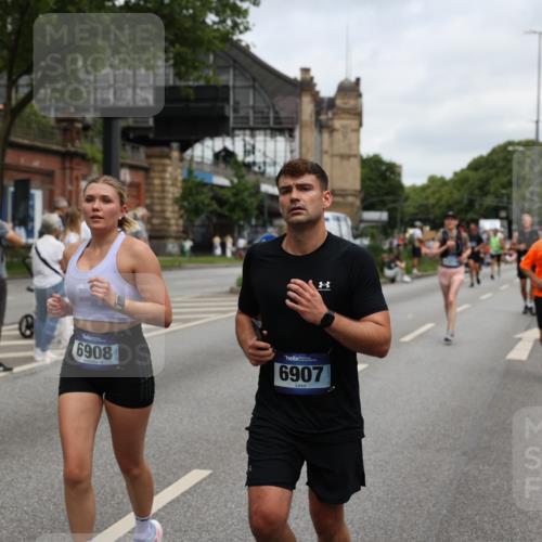 29.06.2025 - hella hamburg halbmarathon Yannick Fuchs http://msf.ph/oto/8158741 29.06.2025 10:58:58 20KM 1062, 1186, 1229, 1842, 1863, 2136, 2698, 3328, 3572, 3663, 3746, 4945, 5354, 5365, 6489, 6590, 6907, 6908, 7271, 7717, 8405, 9986, 10067, 10402, 10824, 10962, 11027, 11556, 12177, 12211, 12212, 12473, 12475, 12781, 13210, 13793, 14022, 14465, 15009, 16344, 16367, 16605, 16770, 16911, 17140, 17441, 17763, 17895, 18196, 18324, 18575, 18577, 18707, 18768 meine-sportfotos.de