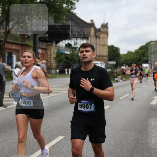 29.06.2025 - hella hamburg halbmarathon Yannick Fuchs http://msf.ph/oto/8158753 29.06.2025 10:58:58 20KM 1062, 1186, 1229, 1842, 1863, 2136, 2698, 3328, 3572, 3663, 3746, 4945, 5354, 5365, 6489, 6590, 6907, 6908, 7271, 7717, 8405, 9986, 10067, 10402, 10824, 10962, 11027, 11556, 12177, 12211, 12212, 12473, 12475, 12781, 13210, 13793, 14022, 14465, 15009, 16344, 16367, 16605, 16770, 16911, 17140, 17441, 17763, 17895, 18196, 18324, 18575, 18577, 18707, 18768 meine-sportfotos.de