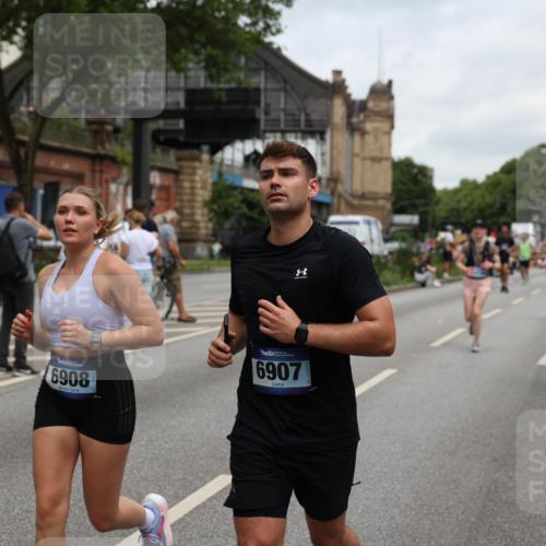 29.06.2025 - hella hamburg halbmarathon Yannick Fuchs http://msf.ph/oto/8158765 29.06.2025 10:58:59 20KM 1062, 1186, 1229, 1842, 1863, 2136, 2698, 3328, 3572, 3663, 3746, 4945, 5354, 5365, 6489, 6590, 6907, 6908, 7271, 7717, 8405, 9986, 10067, 10402, 10824, 10962, 11027, 11556, 12177, 12211, 12212, 12473, 12475, 12781, 13210, 13793, 14022, 14465, 15009, 16344, 16367, 16605, 16770, 16911, 17140, 17441, 17763, 17895, 18196, 18324, 18575, 18577, 18707, 18732, 18768 meine-sportfotos.de