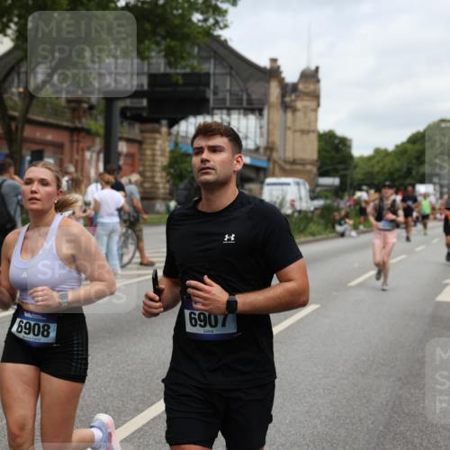 29.06.2025 - hella hamburg halbmarathon Yannick Fuchs http://msf.ph/oto/8158771 29.06.2025 10:58:59 20KM 1062, 1186, 1229, 1842, 1863, 2136, 2698, 3328, 3572, 3663, 3746, 4945, 5354, 5365, 6489, 6590, 6907, 6908, 7271, 7717, 8405, 9986, 10067, 10402, 10824, 10962, 11027, 11556, 12177, 12211, 12212, 12473, 12475, 12781, 13210, 13793, 14022, 14465, 15009, 16344, 16367, 16605, 16770, 16911, 17140, 17441, 17763, 17895, 18196, 18324, 18575, 18577, 18707, 18732, 18768 meine-sportfotos.de