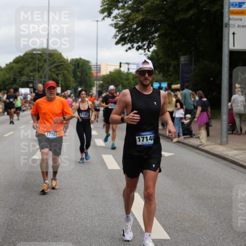 29.06.2025 - hella hamburg halbmarathon Yannick Fuchs http://msf.ph/oto/8158779 29.06.2025 10:58:59 20KM 1062, 1186, 1229, 1842, 1863, 2136, 2698, 3328, 3572, 3663, 3746, 4945, 5354, 5365, 6489, 6590, 6907, 6908, 7271, 7717, 8405, 9986, 10067, 10402, 10824, 10962, 11027, 11556, 12177, 12211, 12212, 12473, 12475, 12781, 13210, 13793, 14022, 14465, 15009, 16344, 16367, 16605, 16770, 16911, 17140, 17441, 17763, 17895, 18196, 18324, 18575, 18577, 18707, 18732, 18768 meine-sportfotos.de
