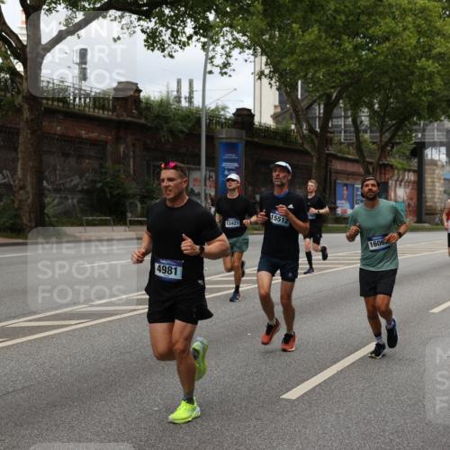 29.06.2025 - hella hamburg halbmarathon Yannick Fuchs http://msf.ph/oto/8158816 29.06.2025 10:38:39 20KM 1057, 1220, 1391, 1415, 1468, 1558, 1782, 1902, 1941, 2365, 2402, 2415, 2816, 3004, 3021, 3305, 3907, 4310, 4425, 4981, 4991, 4999, 5231, 5275, 5476, 5624, 5884, 6490, 6903, 7005, 7191, 7322, 8063, 8722, 9081, 9159, 9374, 9444, 9633, 10193, 10596, 10669, 10930, 11346, 11469, 12159, 12554, 12711, 12966, 13123, 13421, 13996, 14667, 14798, 14816, 15185, 15225, 15233, 15280, 15512, 15862, 16062, 16224, 16316, 16506, 16893, 17097, 17251, 17729, 17748, 18560, 18806, 19207 meine-sportfotos.de