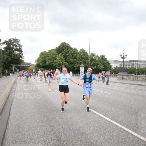 29.06.2025 - hella hamburg halbmarathon Jannik Wohlers http://msf.ph/oto/8158821 29.06.2025 10:54:36 Lombardsbrücke 2452, 2566, 3002, 3274, 4191, 4192, 5392, 5500, 5727, 6395, 6396, 6839, 6944, 7238, 8186, 9596, 10109, 10686, 11226, 11737, 11788, 11908, 12147, 12148, 12240, 13283, 13548, 13944, 13945, 13979, 13980, 14515, 14651, 14752, 16057, 16432, 16433, 16637, 16664, 16665, 17090, 18372 meine-sportfotos.de