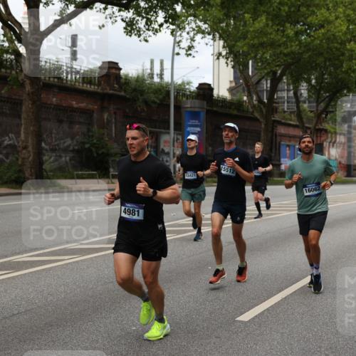 29.06.2025 - hella hamburg halbmarathon Yannick Fuchs http://msf.ph/oto/8158823 29.06.2025 10:38:39 20KM 1057, 1220, 1391, 1415, 1468, 1558, 1782, 1902, 1941, 2365, 2402, 2415, 2816, 3004, 3021, 3305, 3907, 4310, 4425, 4981, 4991, 4999, 5231, 5275, 5476, 5624, 5884, 6490, 6903, 7005, 7191, 7322, 8063, 8722, 9081, 9159, 9374, 9444, 9633, 10193, 10596, 10669, 10930, 11346, 11469, 12159, 12554, 12711, 12966, 13123, 13421, 13996, 14667, 14798, 14816, 15185, 15225, 15233, 15280, 15512, 15862, 16062, 16224, 16316, 16506, 16893, 17097, 17251, 17729, 17748, 18560, 18806, 19207 meine-sportfotos.de