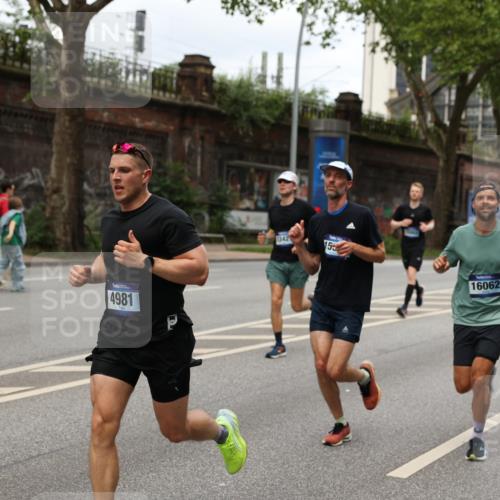 29.06.2025 - hella hamburg halbmarathon Yannick Fuchs http://msf.ph/oto/8158834 29.06.2025 10:38:39 20KM 1057, 1220, 1391, 1415, 1468, 1558, 1782, 1902, 1941, 2365, 2402, 2415, 2816, 3004, 3021, 3305, 3907, 4310, 4425, 4981, 4991, 4999, 5231, 5275, 5476, 5624, 5884, 6490, 6903, 7005, 7191, 7322, 8063, 8722, 9081, 9159, 9374, 9444, 9633, 10193, 10596, 10669, 10930, 11346, 11469, 12159, 12554, 12711, 12966, 13123, 13421, 13996, 14667, 14798, 14816, 15185, 15225, 15233, 15280, 15512, 15862, 16062, 16224, 16316, 16506, 16893, 17097, 17251, 17729, 17748, 18560, 18806, 19207 meine-sportfotos.de