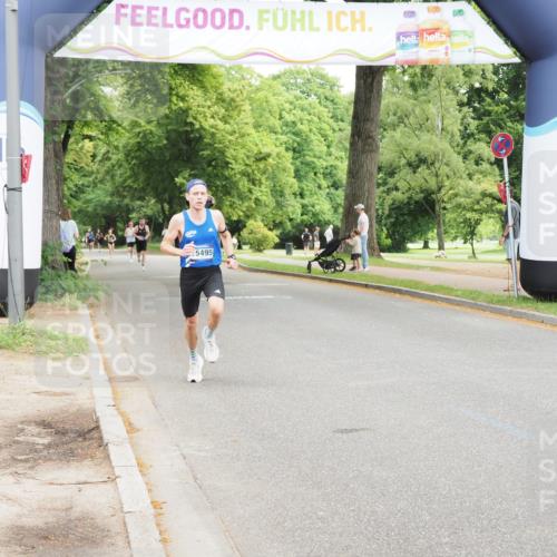 29.06.2025 - hella hamburg halbmarathon MichiJ http://msf.ph/oto/8158841 29.06.2025 10:09:39 Zwischen KM18-KM19  meine-sportfotos.de