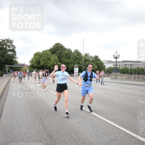 29.06.2025 - hella hamburg halbmarathon Jannik Wohlers http://msf.ph/oto/8158856 29.06.2025 10:54:36 Lombardsbrücke 2452, 2566, 3002, 3274, 4191, 4192, 5392, 5500, 5727, 6395, 6396, 6839, 6944, 7238, 8186, 9596, 10109, 10686, 11226, 11737, 11788, 11908, 12147, 12148, 12240, 13283, 13548, 13944, 13945, 13979, 13980, 14515, 14651, 14752, 16057, 16432, 16433, 16637, 16664, 16665, 17090, 18372 meine-sportfotos.de