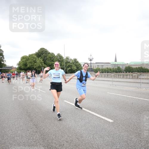 29.06.2025 - hella hamburg halbmarathon Jannik Wohlers http://msf.ph/oto/8158924 29.06.2025 10:54:37 Lombardsbrücke 1013, 2090, 2452, 3002, 3274, 4191, 4192, 5392, 5727, 6395, 6396, 6839, 6944, 7238, 9596, 10109, 10686, 11737, 11788, 11908, 12147, 12148, 12240, 13548, 13944, 13945, 13979, 13980, 14515, 14651, 14752, 15782, 16057, 16432, 16433, 16637, 16664, 16665, 17090, 18372 meine-sportfotos.de