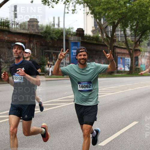 29.06.2025 - hella hamburg halbmarathon Yannick Fuchs http://msf.ph/oto/8158935 29.06.2025 10:38:40 20KM 1057, 1220, 1391, 1415, 1468, 1558, 1782, 1902, 1941, 2365, 2402, 2415, 2816, 3004, 3021, 3305, 3907, 4310, 4425, 4981, 4991, 4999, 5231, 5275, 5476, 5624, 5884, 6490, 6903, 7005, 7191, 7322, 8063, 8722, 9159, 9374, 9444, 9633, 10193, 10596, 10669, 10930, 11346, 11469, 12159, 12554, 12711, 12966, 13123, 13421, 13996, 14667, 14798, 14816, 15185, 15225, 15233, 15280, 15512, 15862, 16062, 16224, 16316, 16506, 16893, 17097, 17251, 17729, 17748, 18560, 18806, 19207 meine-sportfotos.de