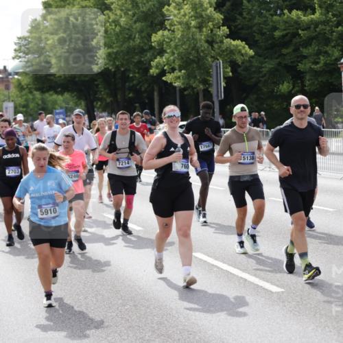 29.06.2025 - hella hamburg halbmarathon Jannik Wohlers http://msf.ph/oto/8158958 29.06.2025 10:18:15 Lombardsbrücke 1234, 1521, 1820, 2703, 2781, 2821, 3202, 3529, 3591, 3592, 4123, 4383, 4802, 5049, 5834, 5910, 6332, 6533, 7121, 7160, 7214, 7454, 8341, 8665, 9276, 9505, 9586, 9658, 9748, 10172, 10502, 10687, 10856, 11020, 12239, 12347, 12541, 12548, 12552, 12703, 12847, 12890, 13193, 14023, 14247, 14294, 14332, 14532, 14627, 14760, 14967, 15138, 15208, 15402, 15436, 15749, 15881, 16196, 16209, 16451, 17027, 17048, 17052, 17567, 18246, 18336, 18456 meine-sportfotos.de