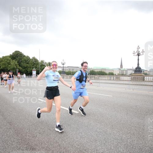 29.06.2025 - hella hamburg halbmarathon Jannik Wohlers http://msf.ph/oto/8159031 29.06.2025 10:54:37 Lombardsbrücke 1013, 2090, 2452, 3002, 3274, 4191, 4192, 5392, 5727, 6395, 6396, 6839, 6944, 7238, 9596, 10109, 10686, 11737, 11788, 11908, 12147, 12148, 12240, 13548, 13944, 13945, 13979, 13980, 14515, 14651, 14752, 15782, 16057, 16432, 16433, 16637, 16664, 16665, 17090, 18372 meine-sportfotos.de