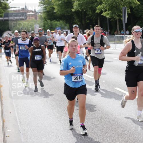 29.06.2025 - hella hamburg halbmarathon Jannik Wohlers http://msf.ph/oto/8159076 29.06.2025 10:18:16 Lombardsbrücke 1234, 1521, 1820, 2703, 2781, 2821, 3202, 3529, 3591, 3592, 4123, 4383, 4802, 5049, 5264, 5834, 5910, 6533, 7121, 7160, 7214, 7454, 8341, 8665, 9276, 9505, 9586, 9658, 9748, 10172, 10502, 10687, 10856, 11020, 12239, 12347, 12541, 12548, 12552, 12703, 12847, 12890, 13193, 14023, 14247, 14294, 14332, 14532, 14627, 14760, 14967, 15138, 15208, 15402, 15436, 15749, 15881, 16196, 16209, 16451, 17027, 17048, 17052, 17567, 18246, 18336, 18456 meine-sportfotos.de