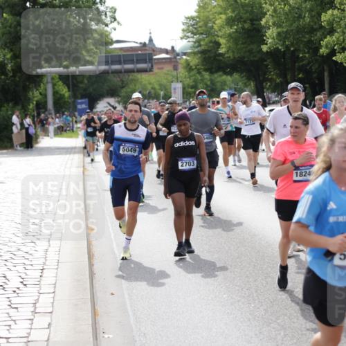 29.06.2025 - hella hamburg halbmarathon Jannik Wohlers http://msf.ph/oto/8159101 29.06.2025 10:18:17 Lombardsbrücke 1234, 1521, 1820, 2703, 2781, 2821, 3202, 3529, 3591, 3592, 4383, 4802, 5049, 5264, 5266, 5834, 5910, 6533, 7051, 7121, 7214, 7454, 8341, 8665, 9276, 9505, 9586, 9658, 9748, 10172, 10502, 10856, 11020, 12239, 12347, 12541, 12548, 12552, 12703, 12847, 12890, 13193, 14023, 14247, 14294, 14332, 14532, 14627, 14760, 14967, 15138, 15208, 15402, 15436, 15749, 15881, 16196, 16451, 17027, 17030, 17048, 17052, 17490, 17567, 18246, 18336, 18456 meine-sportfotos.de