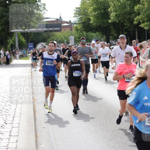 29.06.2025 - hella hamburg halbmarathon Jannik Wohlers http://msf.ph/oto/8159115 29.06.2025 10:18:17 Lombardsbrücke 1234, 1521, 1820, 2703, 2781, 2821, 3202, 3529, 3591, 3592, 4383, 4802, 5049, 5264, 5266, 5834, 5910, 6533, 7051, 7121, 7214, 7454, 8341, 8665, 9276, 9505, 9586, 9658, 9748, 10172, 10502, 10856, 11020, 12239, 12347, 12541, 12548, 12552, 12703, 12847, 12890, 13193, 14023, 14247, 14294, 14332, 14532, 14627, 14760, 14967, 15138, 15208, 15402, 15436, 15749, 15881, 16196, 16451, 17027, 17030, 17048, 17052, 17490, 17567, 18246, 18336, 18456 meine-sportfotos.de